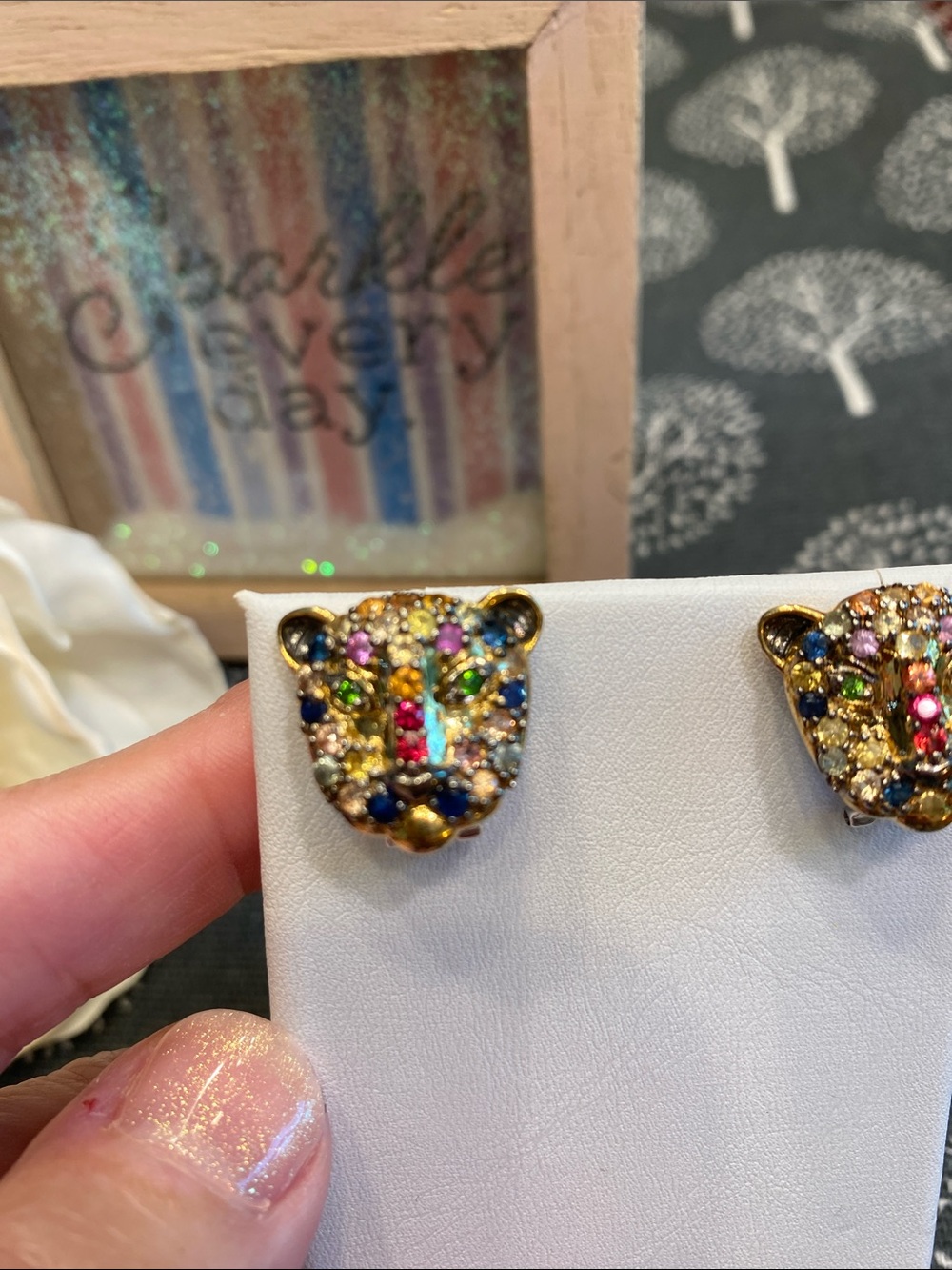 Gems En Vogue! Gold Multi-Color Crystal Leopard Head Stud Earrings - Picture 3 of 11